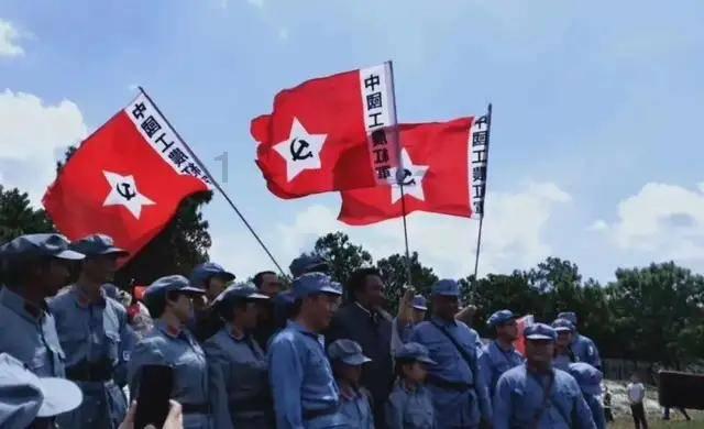 《征服》里刘华强整天东躲西藏的，哪来这么多钱养手下的小弟？